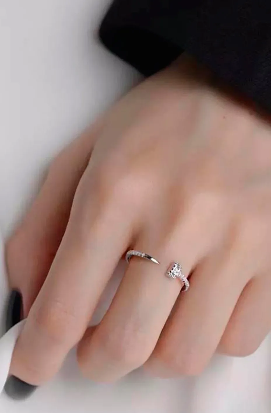 ANILLO FINO TORNILLO DORADO