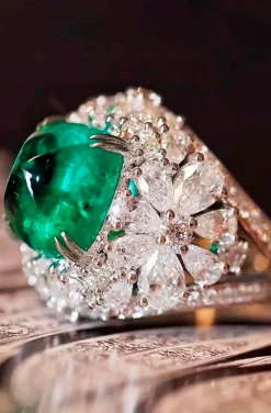 ANILLO JOYA CIRCONITAS Y CRISTAL ESMERALDA