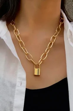 COLLAR CADENA LOCKED