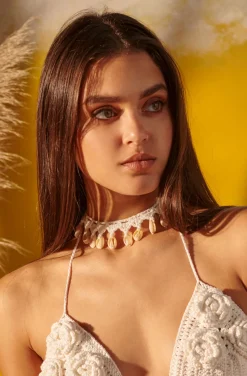 COLLAR GANCHILLO Y CONCHAS