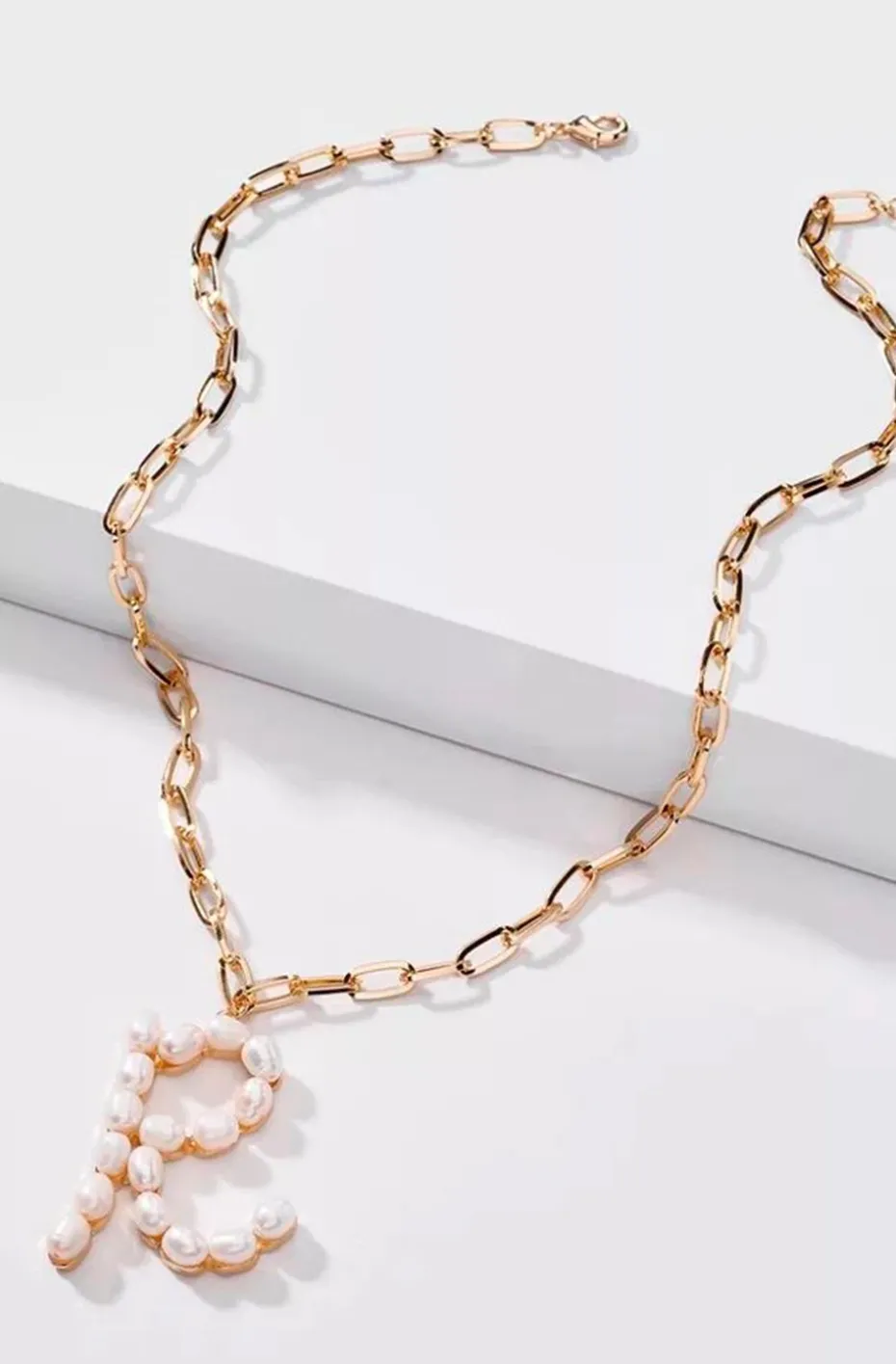 COLLAR INICIAL PERLAS R