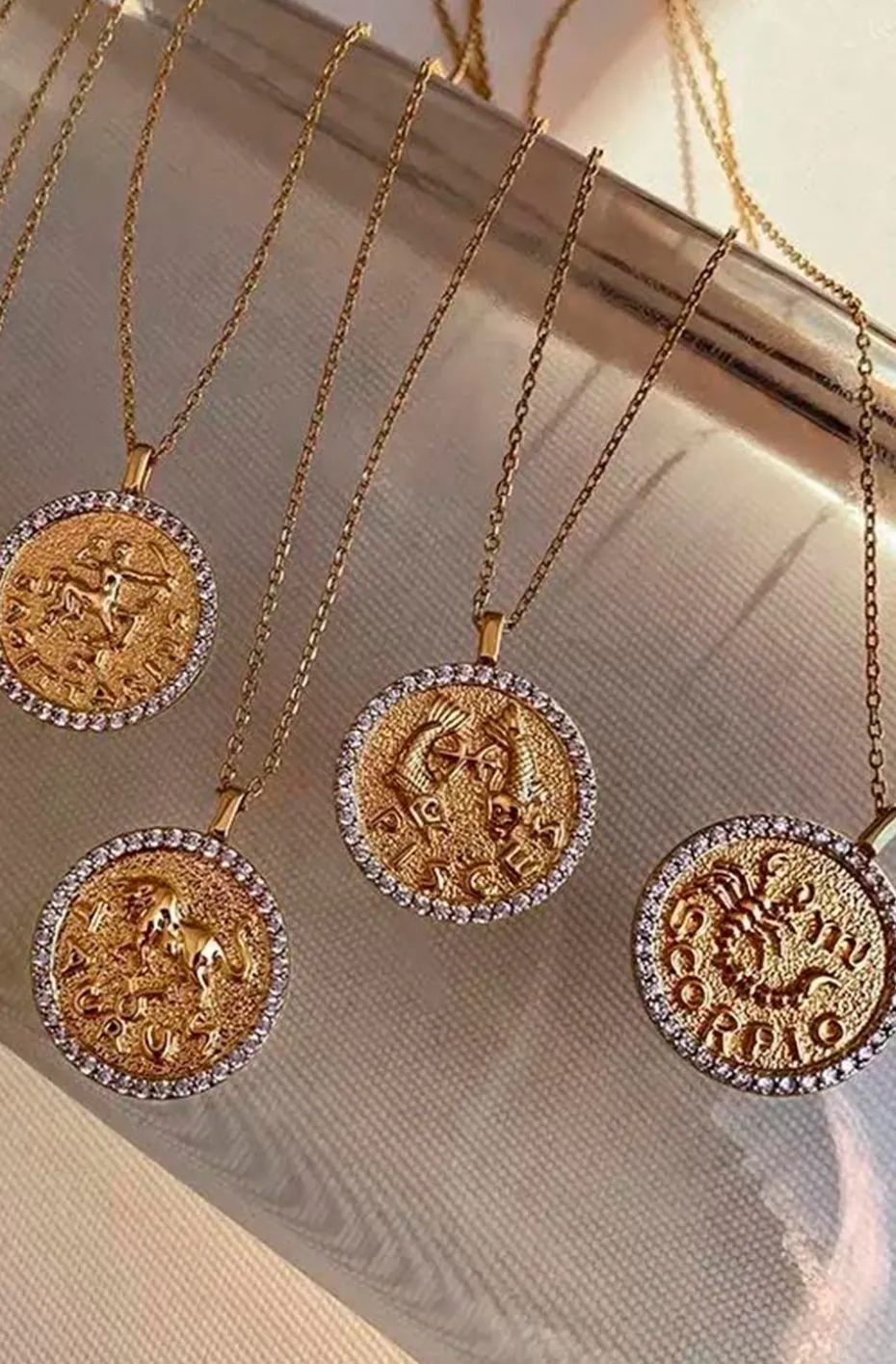 COLLAR MONEDA HOROSCOPO AQUARIO