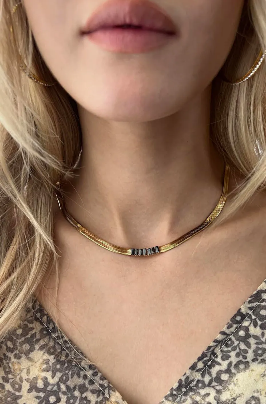 COLLAR SERPIENTE CRISTALES NEGROS