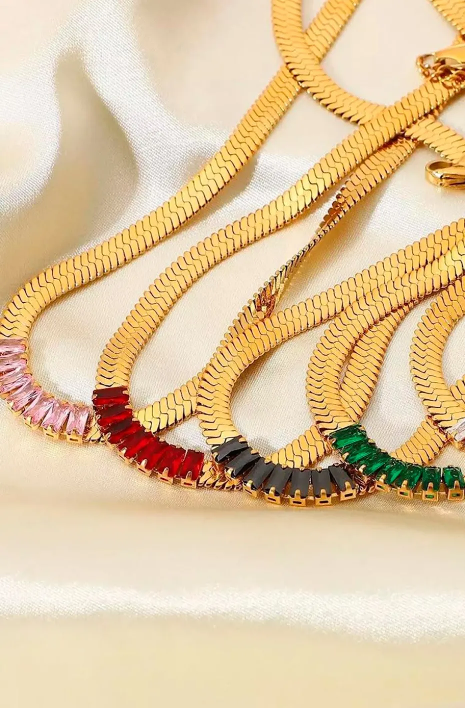COLLAR SERPIENTE CRISTALES NEGROS