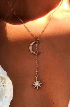 COLLAR THE MOON IS MAGIC