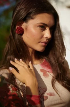 PENDIENTES ROSAS ROJO GRANATE