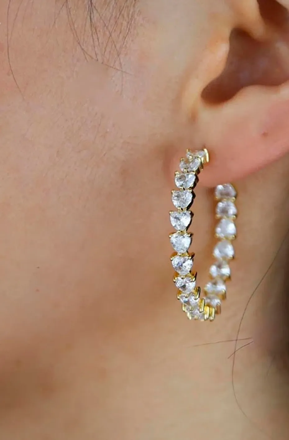 PENDIENTES ARO CORAZONES DORADO