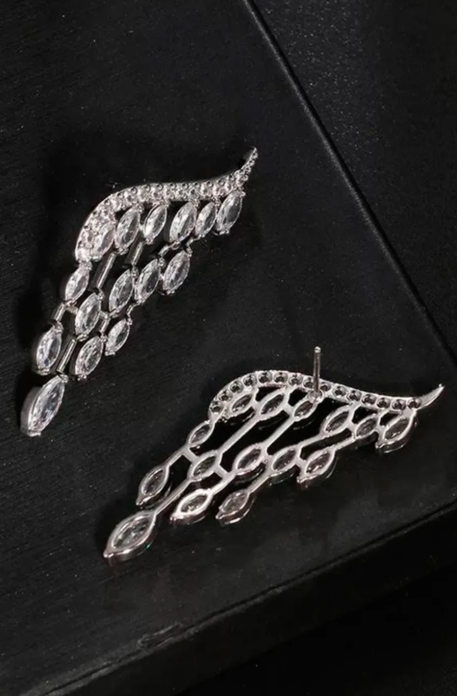 PENDIENTES CIRCONITAS CORTINA