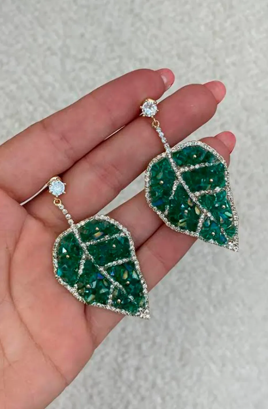 PENDIENTES HOJA VERDE CIRCONITAS