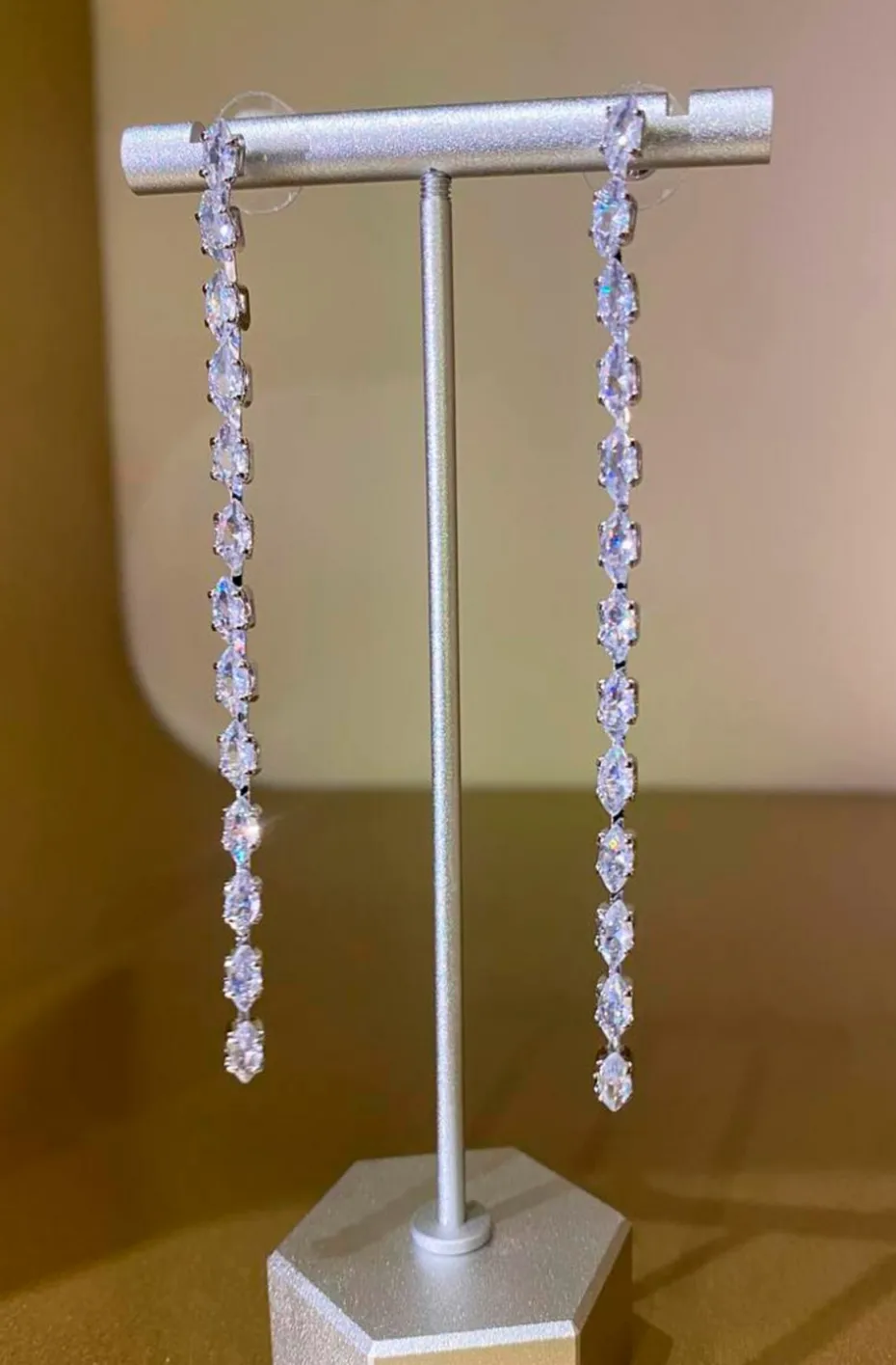 PENDIENTES LAGRIMAS EN PLATEADO