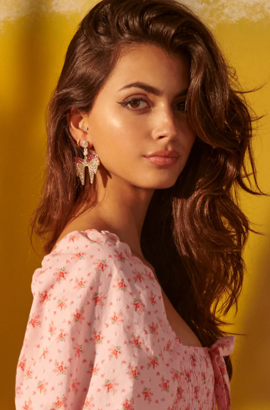 PENDIENTES LAZO CON CIRCONITAS IN PINK