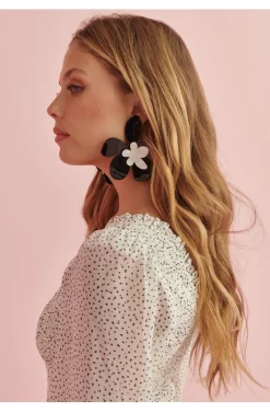 PENDIENTES MAXI FLOR BLANCO Y NEGRO