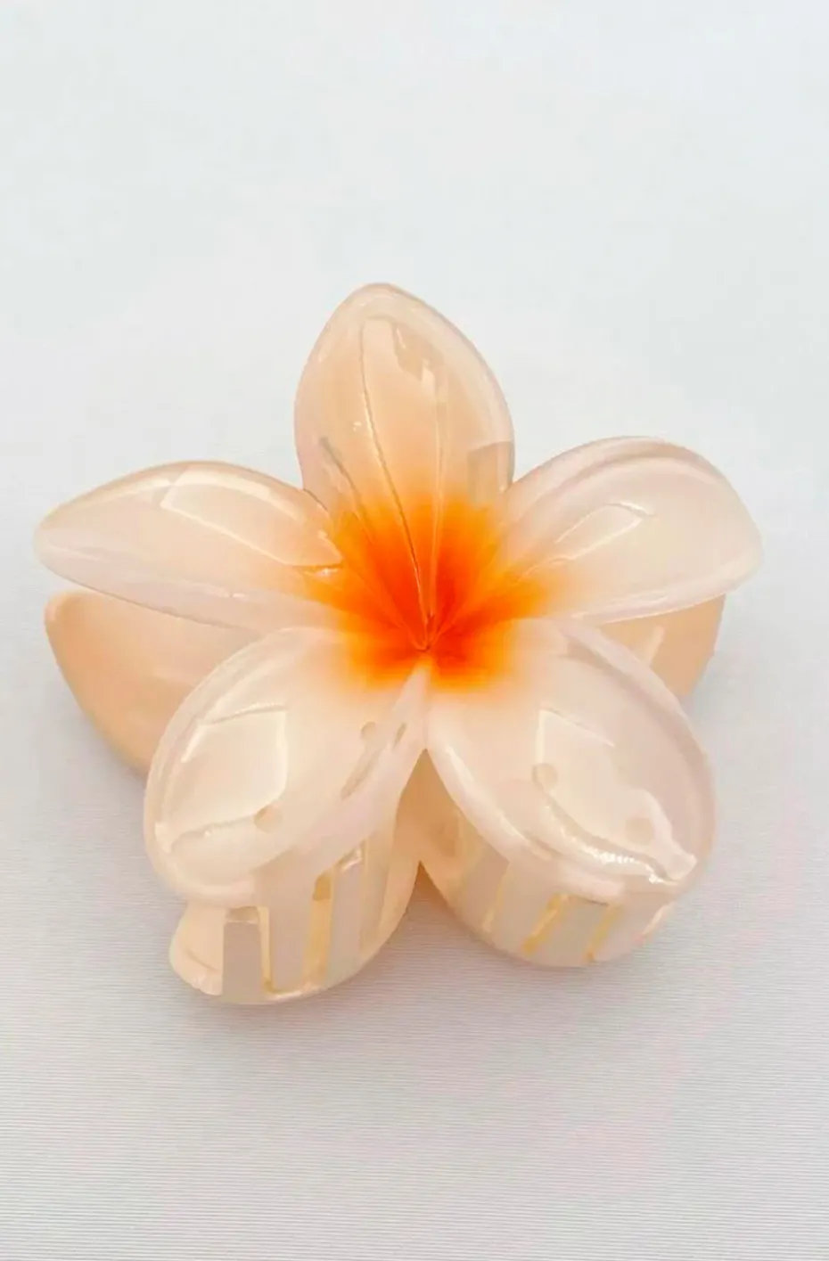 PINZA DEL PELO FLOR HAWAIANA CREMA PASTEL