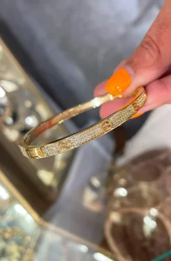 PULSERA CLAVOS CIRCONITAS DORADA
