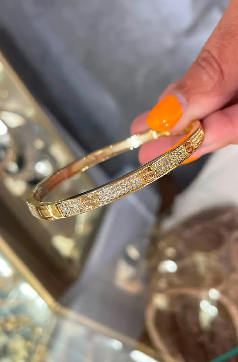 PULSERA CLAVOS CIRCONITAS DORADA