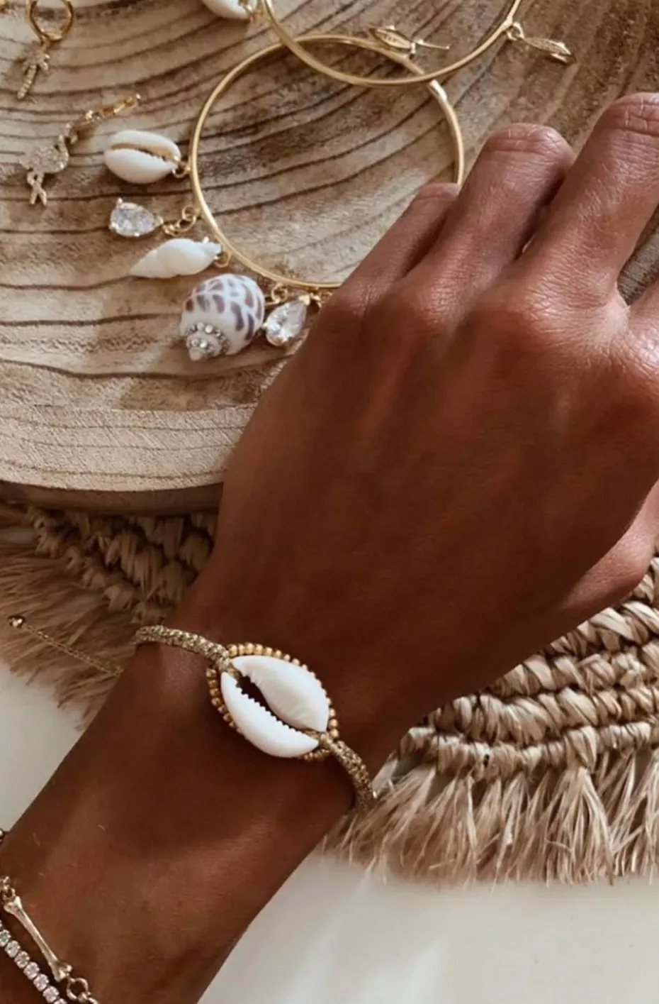 PULSERA CONCHA Y ABALORIOS