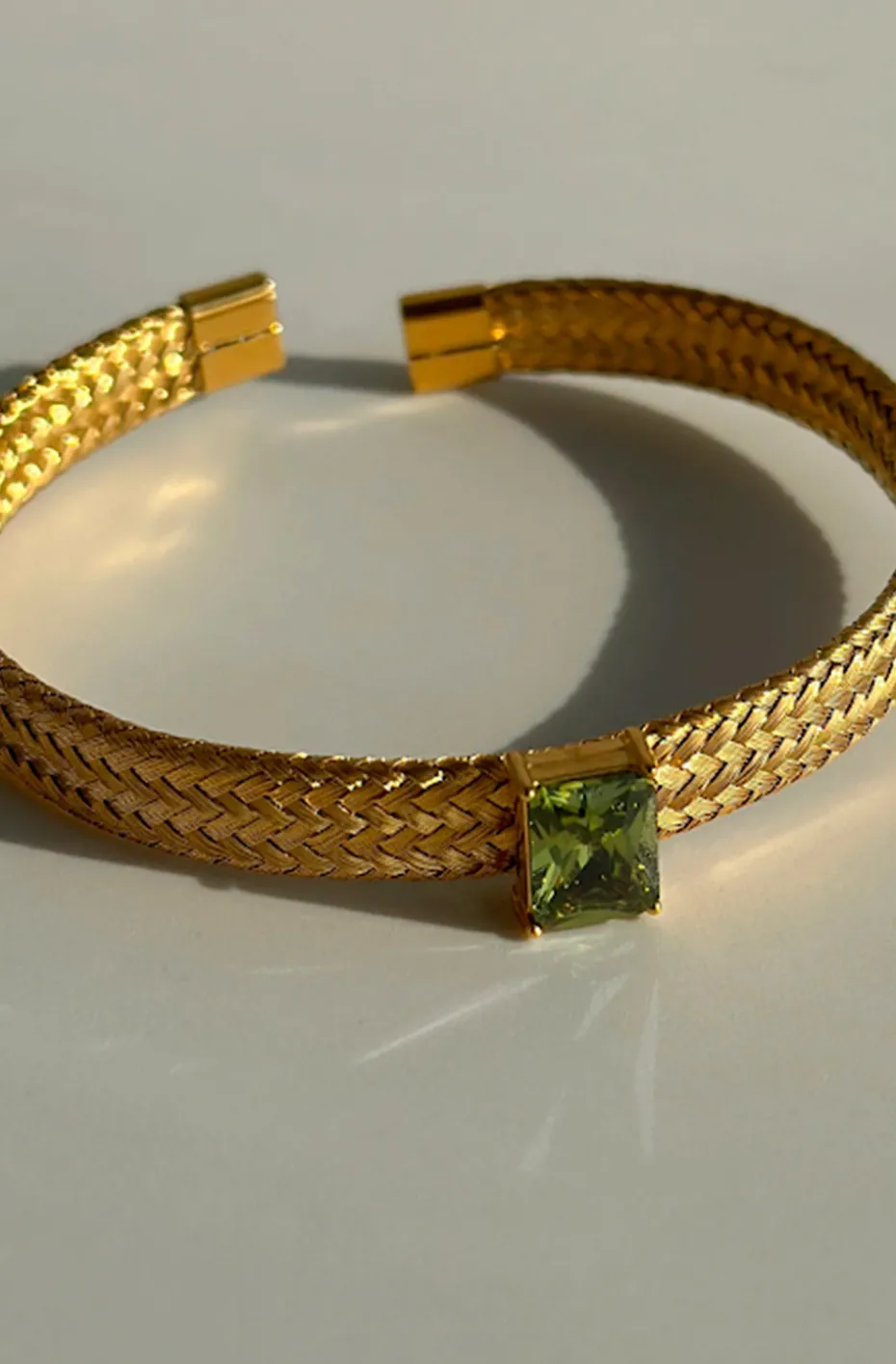 PULSERA DORADA DE ACERO VERDE