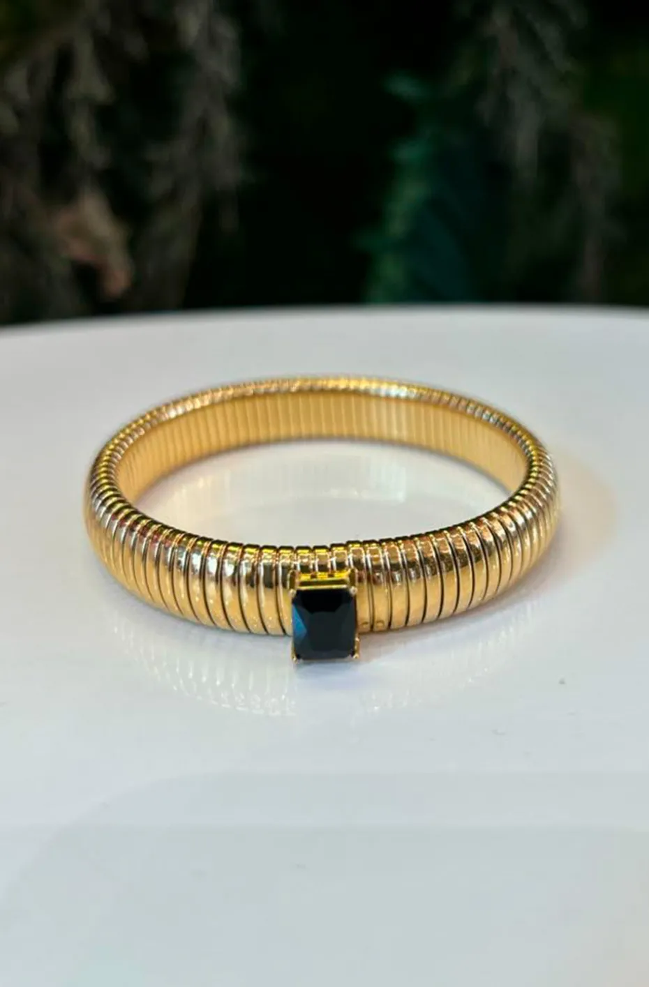 PULSERA DORADA PIEDRA NEGRA
