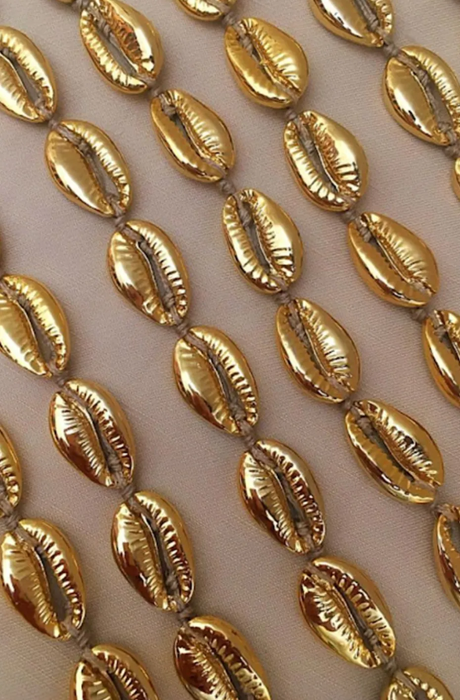 PULSERA O TOBILLERA COWRIE DORADA 24K