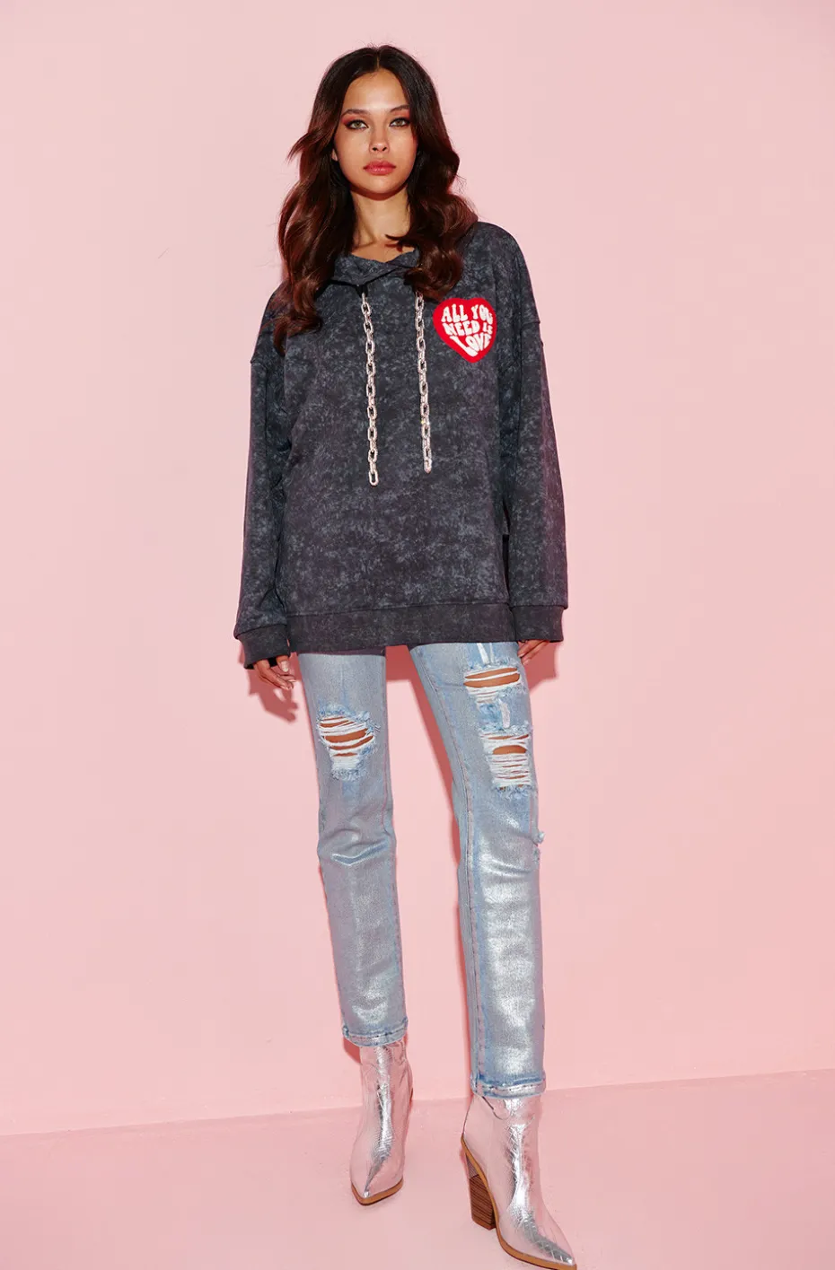 SUDADERA ALL YOU NEED IS LOVE NEGRA BY FETICHE SUANCES