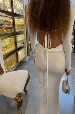 VESTIDO GRAN ESCOTE EN LA ESPADA BLANCO ROTO