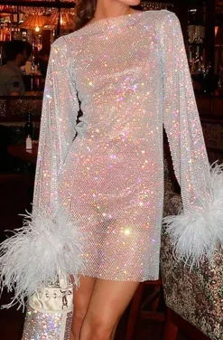 VESTIDO PLATA CRISTALES Y PLUMAS